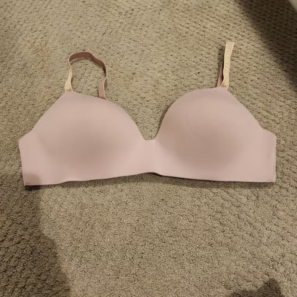 Victoria's Secret brand tshirt lightly lined bra 38DD